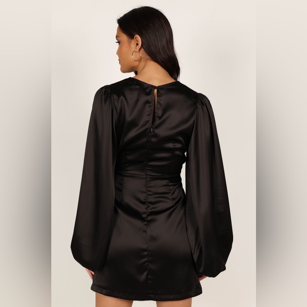 Petal and Pup NWT OPAL DRESS - BLACK SIZE 8
Sold out style! - Picture 3 of 8